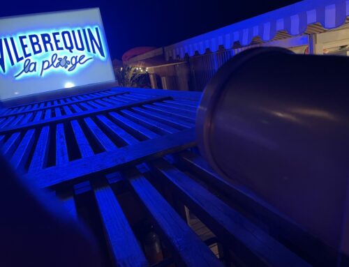 Mise en lumière sur la Croisette : un éclairage sur mesure pour Vilebrequin Plage à Cannes